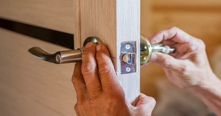 Установка и замена дверной ручки в Новосибирске от 274 руб. – Мастер24, монтаж фурнитуры, недорого